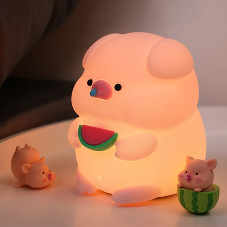 ไฟกลางคืนรูปการ์ตูนลูกหมูซิลิโคนช่วยปรับปรุงบรรยากาศการนอนในห้องนอนเด็กได้อย่างไร?